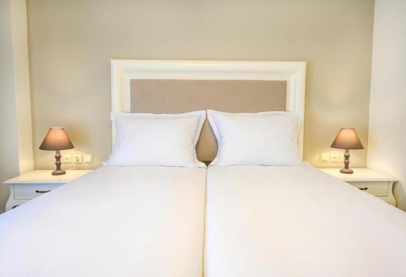 اتاق لوکس با بالکن, Emerald Suites