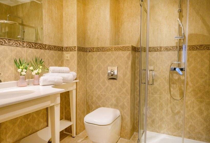 חדר דלוקס עם מרפסת, Emerald Suites