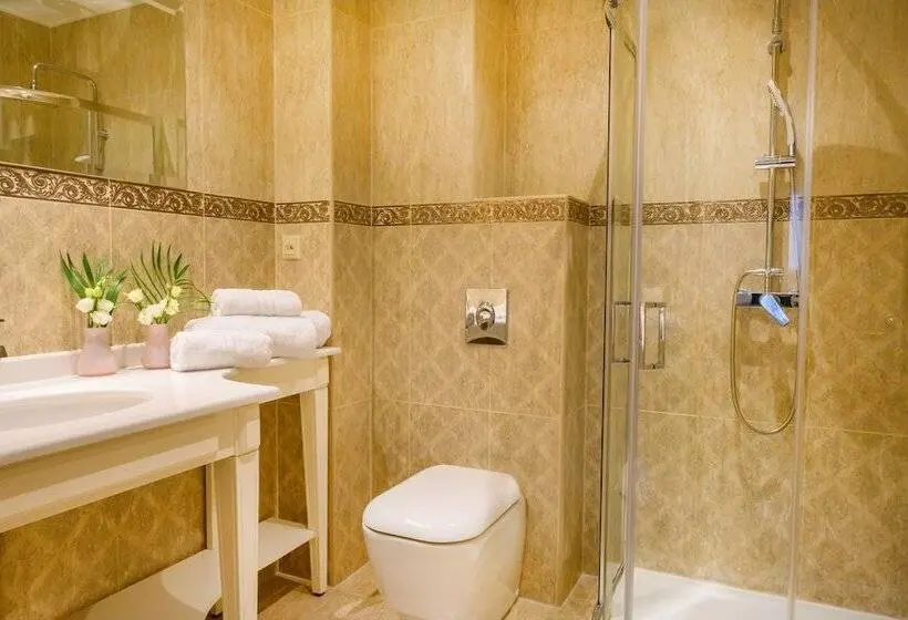 バルコニー付きデラックスルーム, Emerald Suites