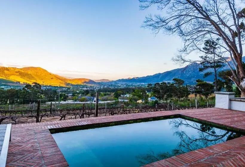 سوییت لوکس, La Petite Ferme