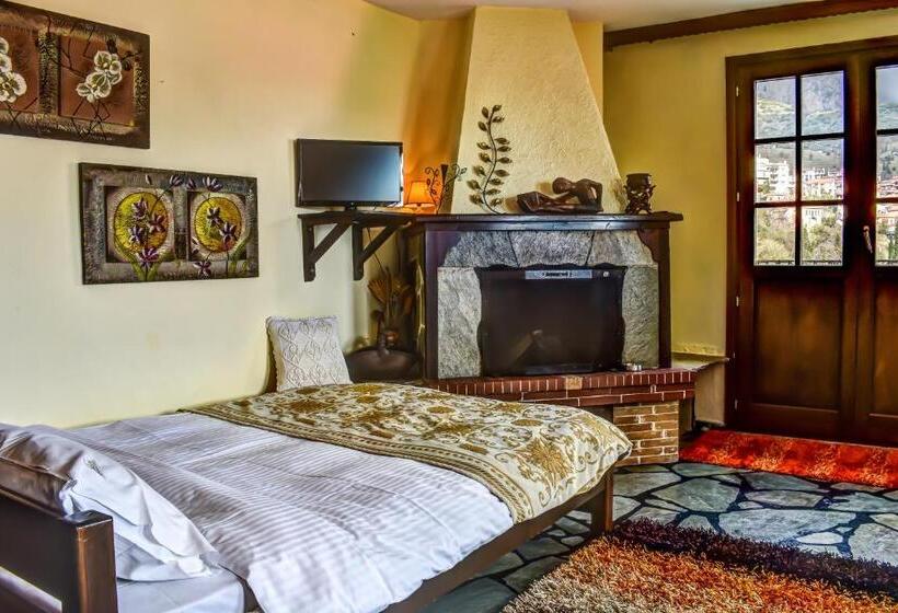 Deluxe Triple Room, Dio Studios