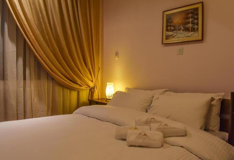 Deluxe Triple Room, Dio Studios