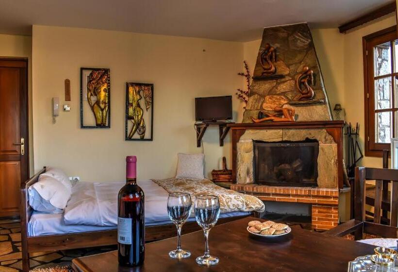 Deluxe Triple Room, Dio Studios