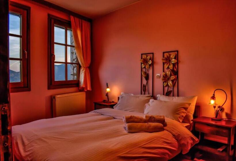 Deluxe Triple Room, Dio Studios