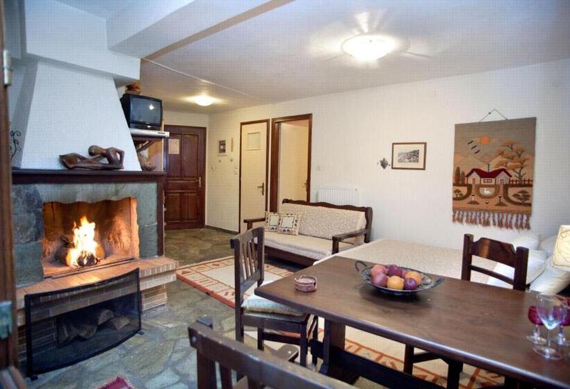 Family Apartment, Dio Studios