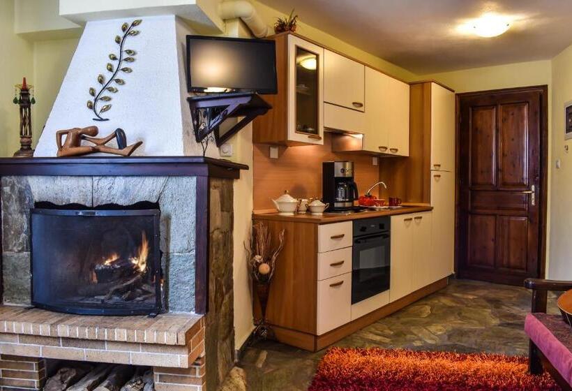 Family Apartment, Dio Studios