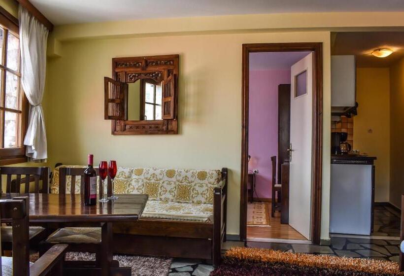 Family Apartment, Dio Studios