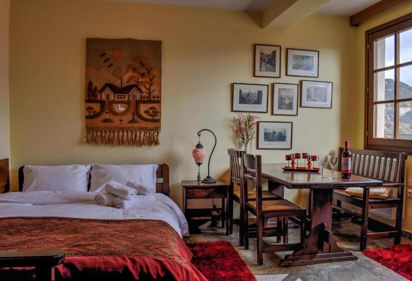 Family Apartment, Dio Studios