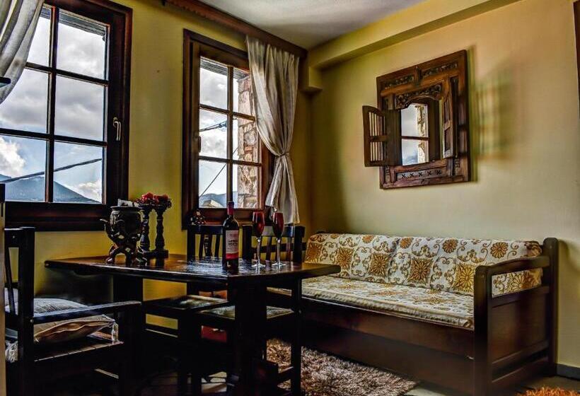 Family Apartment, Dio Studios