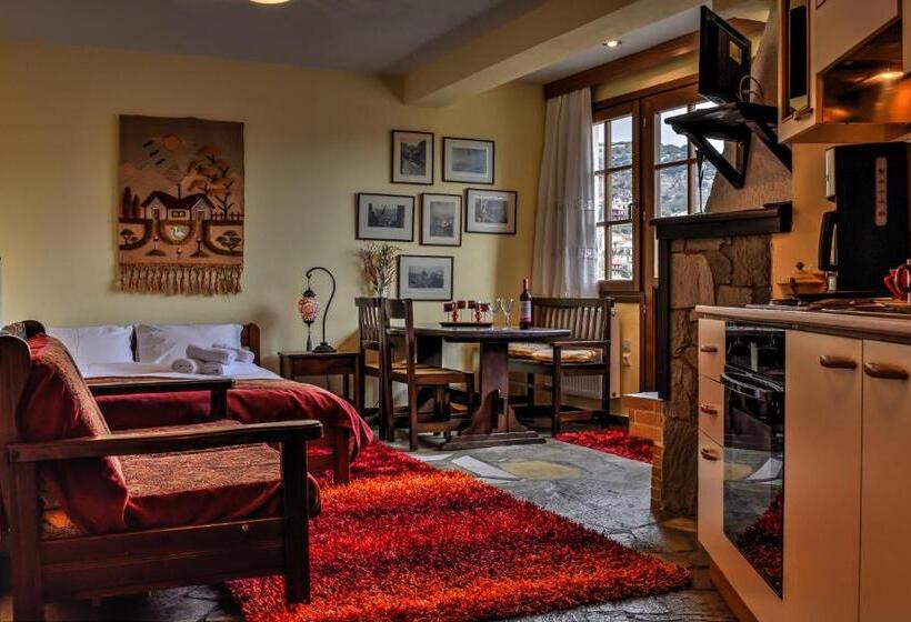 Family Apartment, Dio Studios