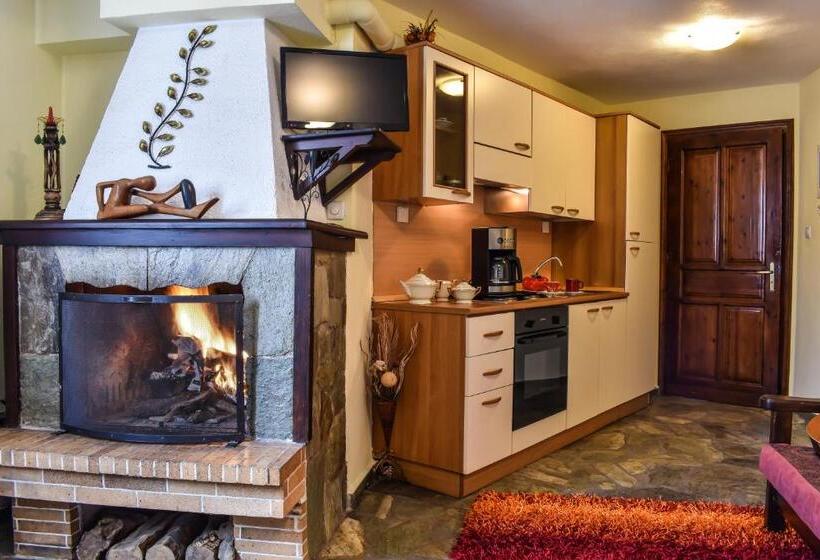 Family Apartment, Dio Studios