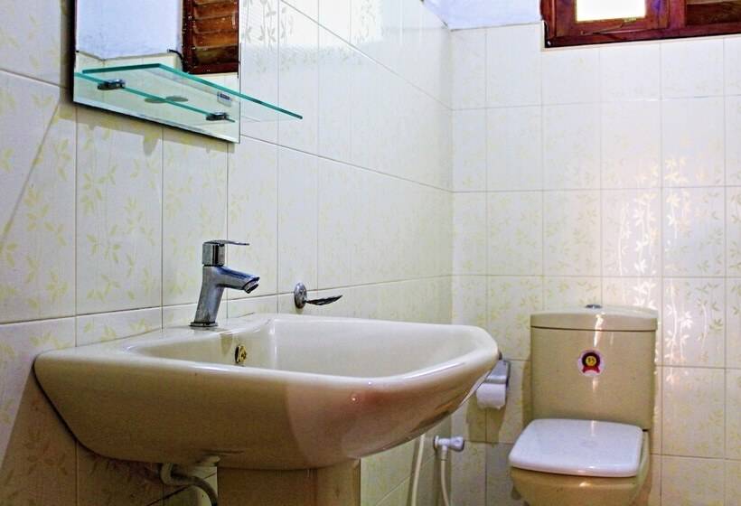 شقة عائلية, Riverine Cascade