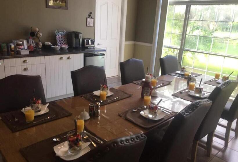 غرفة ديلوكس مزودة بشرفة, Rock Pointe Ranch