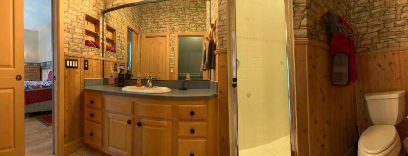 غرفة ديلوكس مزودة بشرفة, Rock Pointe Ranch