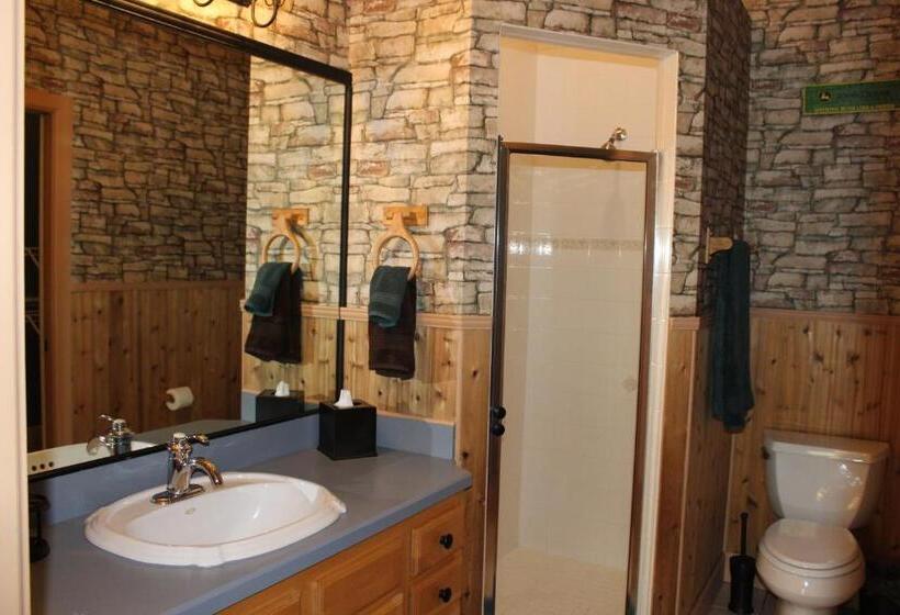 غرفة ديلوكس مزودة بشرفة, Rock Pointe Ranch