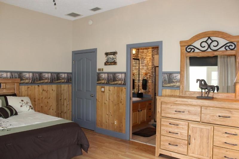 غرفة ديلوكس مزودة بشرفة, Rock Pointe Ranch