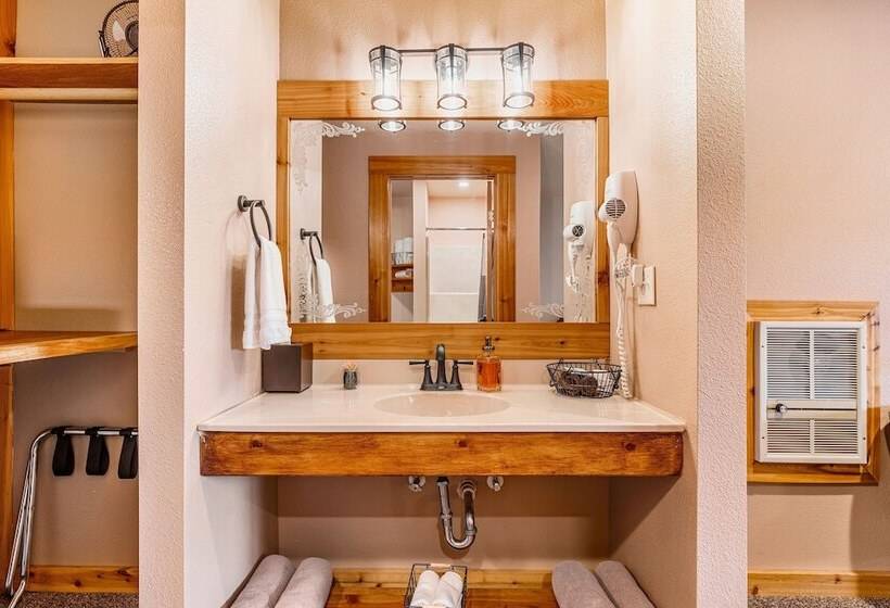 غرفه قياسيه سريرين مزدوجين, Duck Creek Village Inn