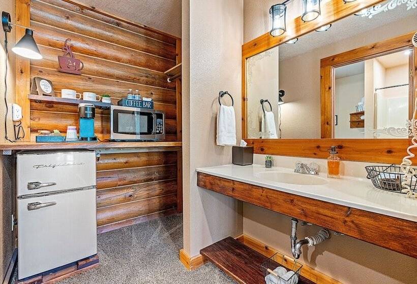 غرفه قياسيه سريرين مزدوجين, Duck Creek Village Inn