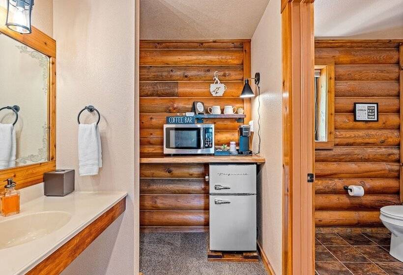 غرفة قياسية سرير مزدوج, Duck Creek Village Inn