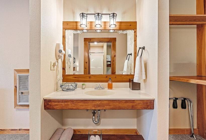 غرفة قياسية سرير مزدوج, Duck Creek Village Inn