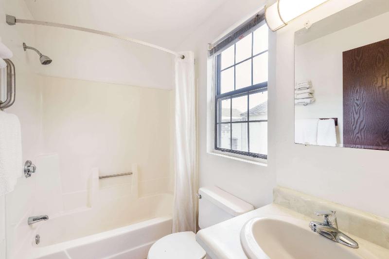 جناح سرير كينج, Knights Inn North Attleboro