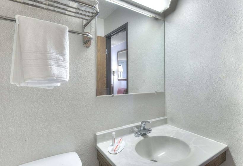 חדר סטנדרט שתי מיטות זוגיות, Super 8 By Wyndham Augusta