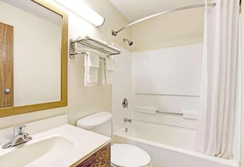 Стандартный Номер Кровать Кинг, Super 8 By Wyndham Baltimore/essex Area