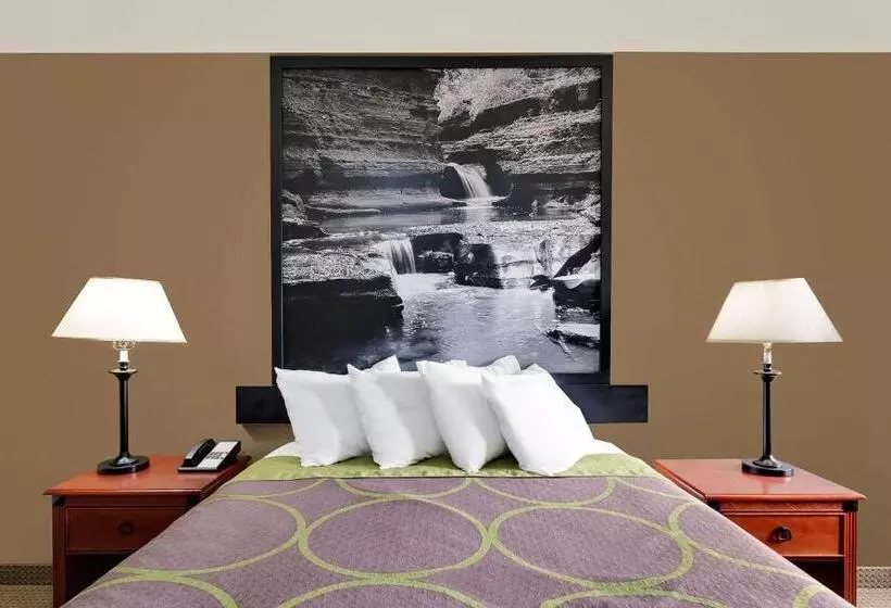 استودیوی استاندارد, Super 8 By Wyndham Ithaca