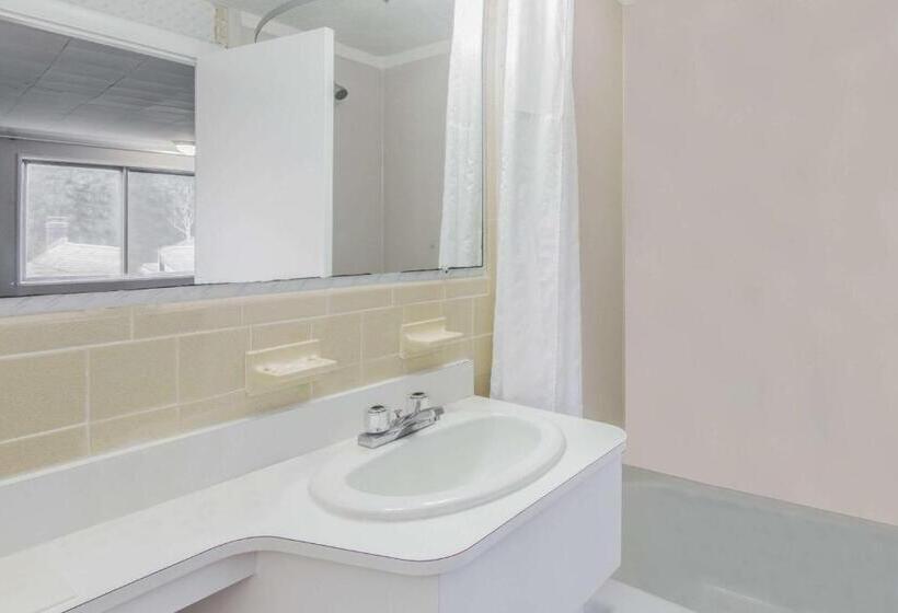 带大床的标准间, Super 8 By Wyndham W Yarmouth Hyannis/cape Cod