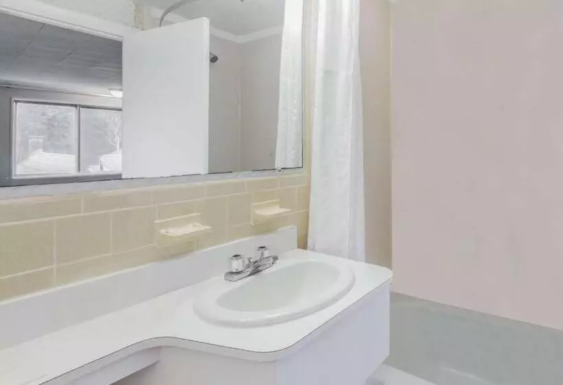 キングサイズベッドのスタンダードルーム, Super 8 By Wyndham W Yarmouth Hyannis/cape Cod