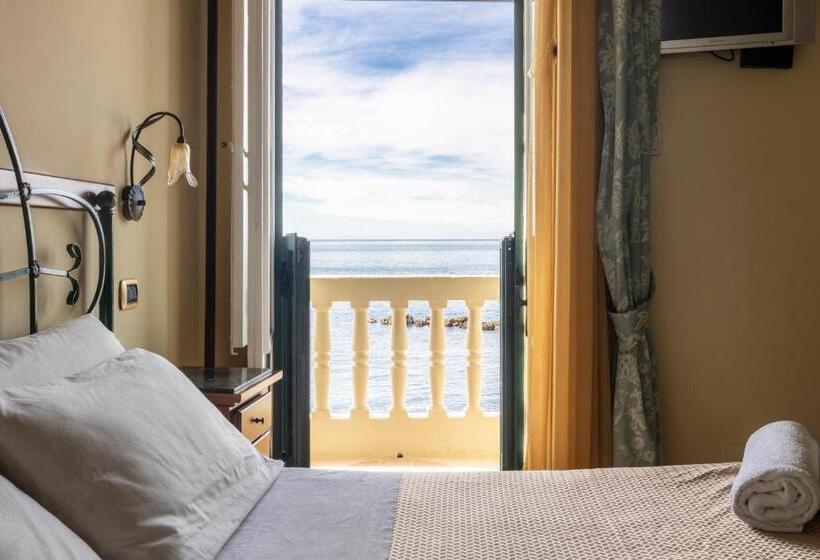 Camera Deluxe Vista Mare con Balcone, B&b La Riviera