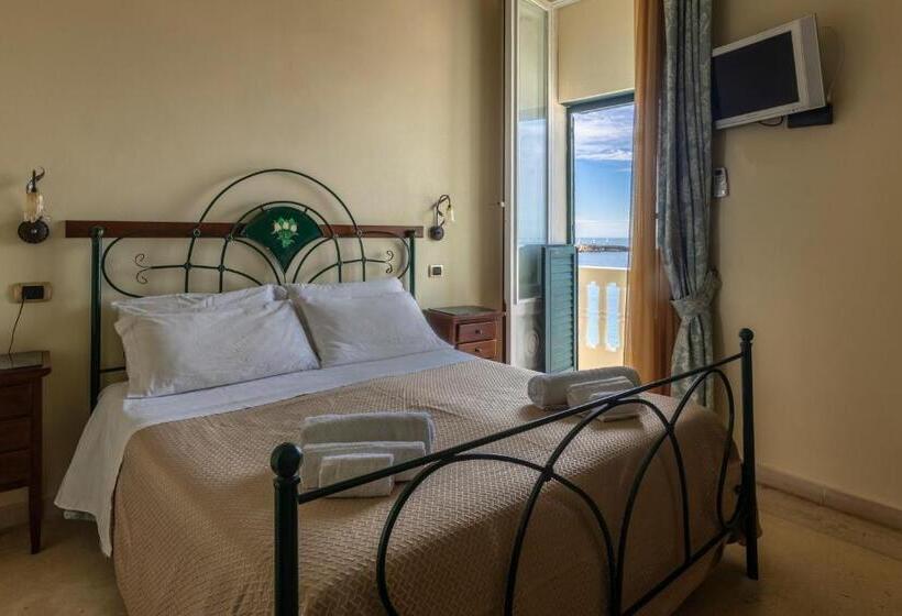 Camera Deluxe Vista Mare con Balcone, B&b La Riviera