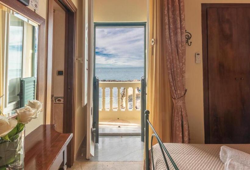 Tripla Superiore Vista Mare, B&b La Riviera