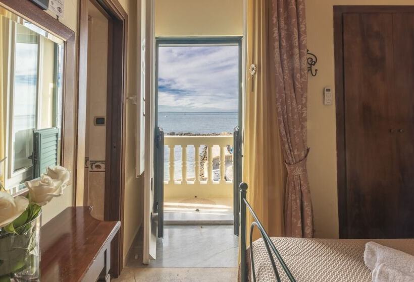 Tripla Superiore Vista Mare, B&b La Riviera