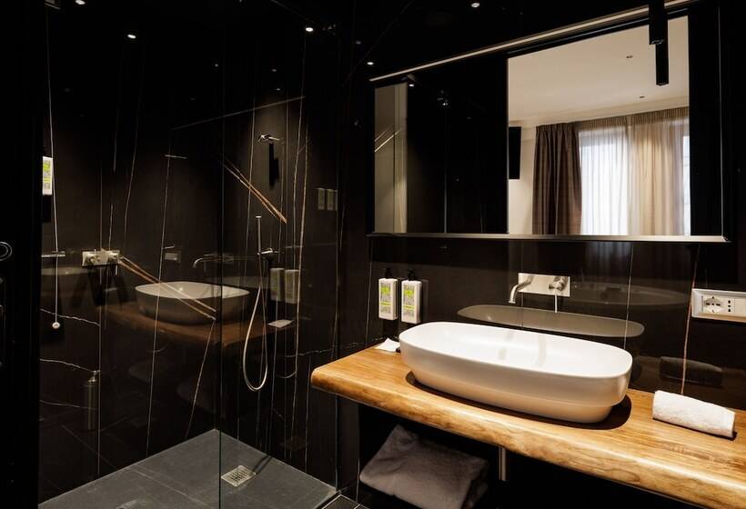 小型套房, The Corner Duomo