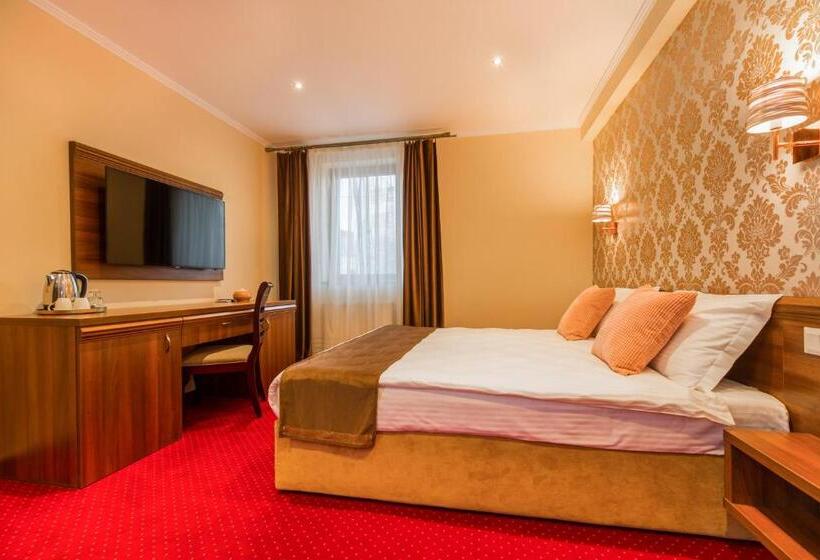 اتاق لوکس با تخت بزرگ, Bucur 9