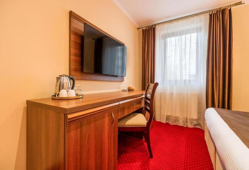 اتاق لوکس با تخت بزرگ, Bucur 9