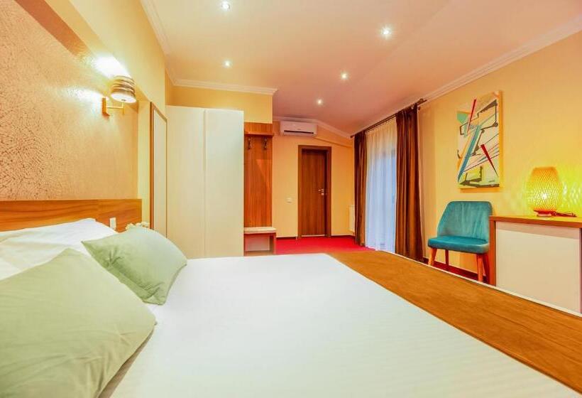 اتاق لوکس, Bucur 9