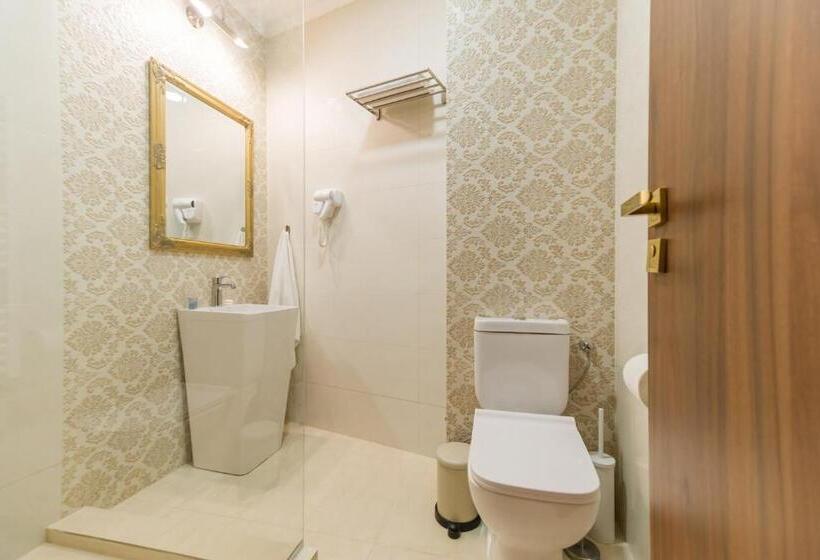 اتاق لوکس, Bucur 9