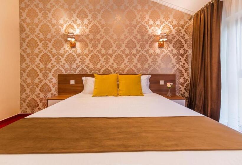 اتاق لوکس, Bucur 9