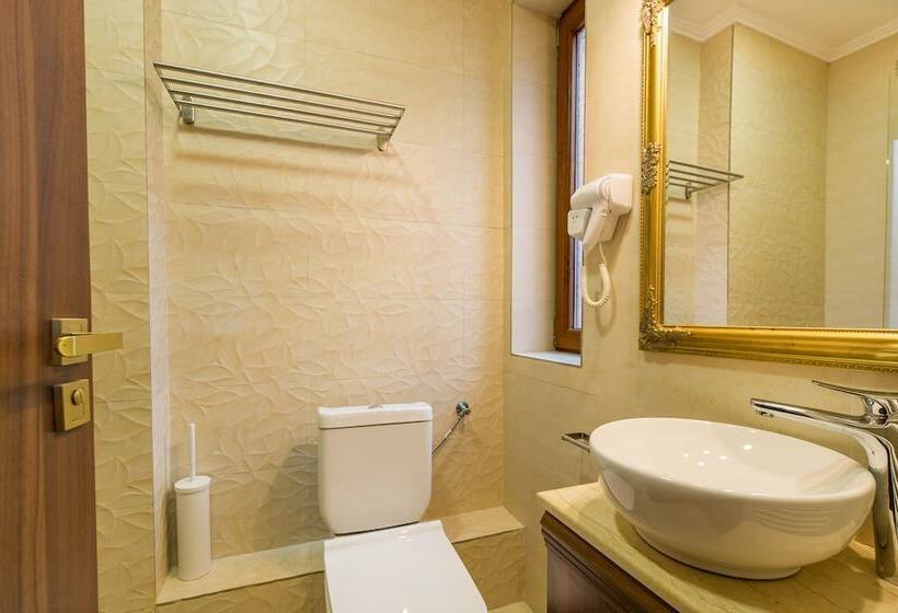 اتاق لوکس, Bucur 9