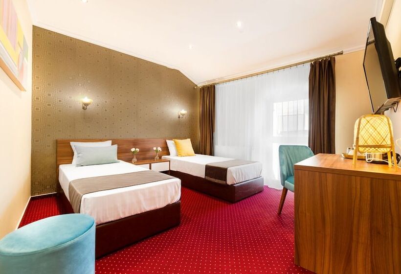 اتاق سوپریور, Bucur 9