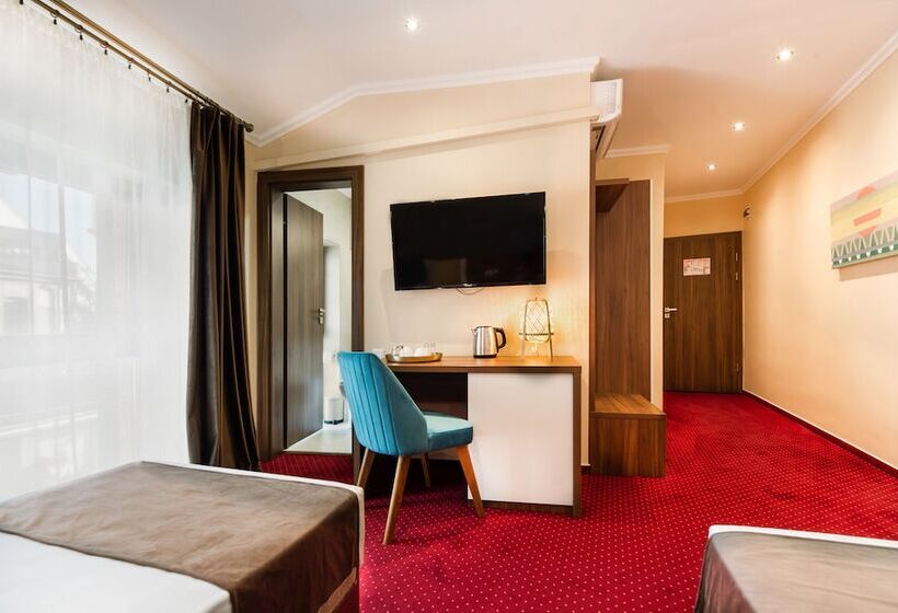 اتاق سوپریور, Bucur 9