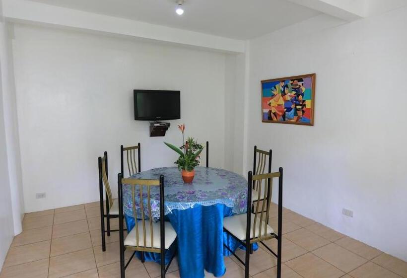 اتاق استاندارد چهار تخته, Loreland Farm Resort