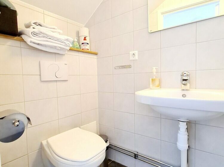 חדר סטודיו סטנדרד, Röda Magasinet