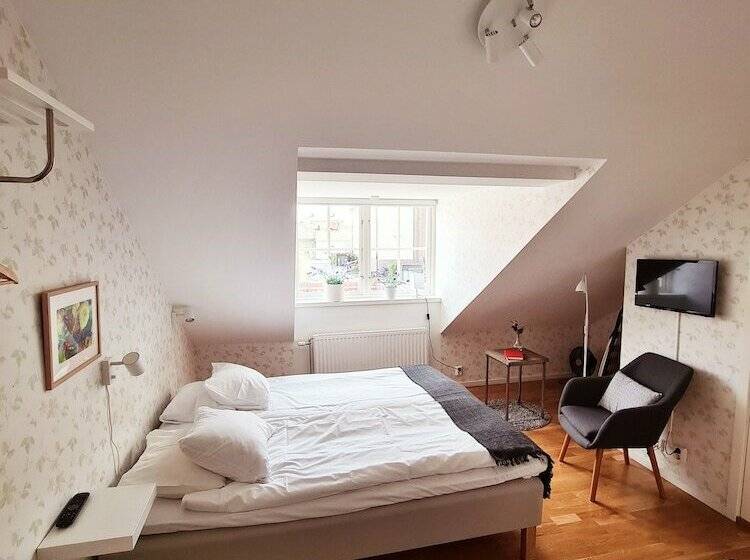 חדר סטודיו סטנדרד, Röda Magasinet