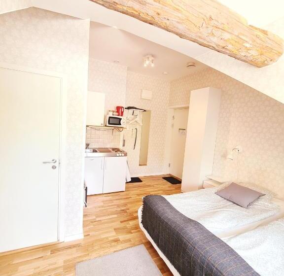 חדר סטודיו סטנדרד, Röda Magasinet