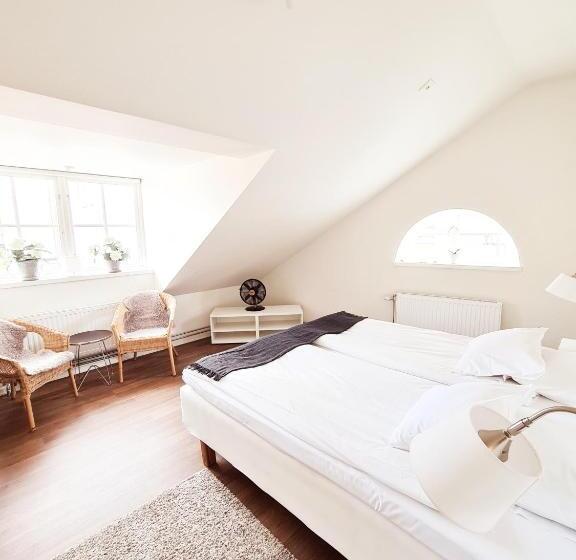 Suite with lake view, Röda Magasinet