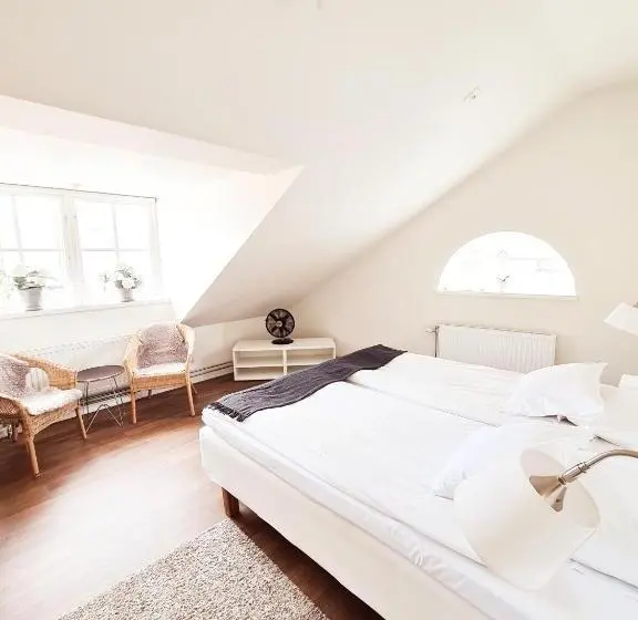 Suite with lake view, Röda Magasinet