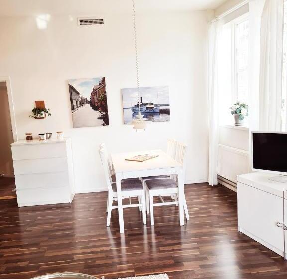 Suite with lake view, Röda Magasinet